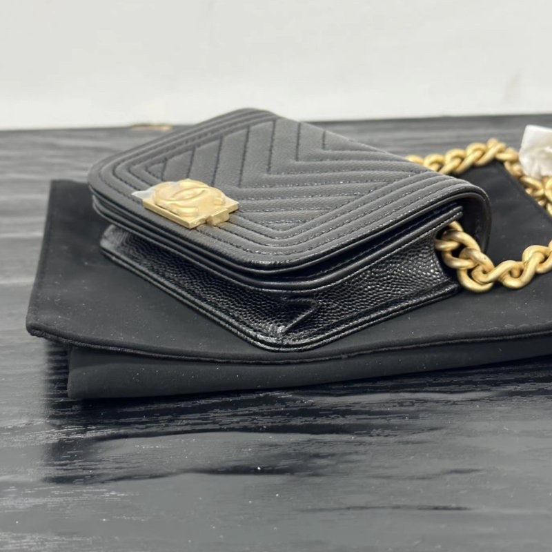 CHANEL 黑金V紋boy mini肩背斜背包 10*8*3 全新閒置配件:盒子塵袋保卡-4
