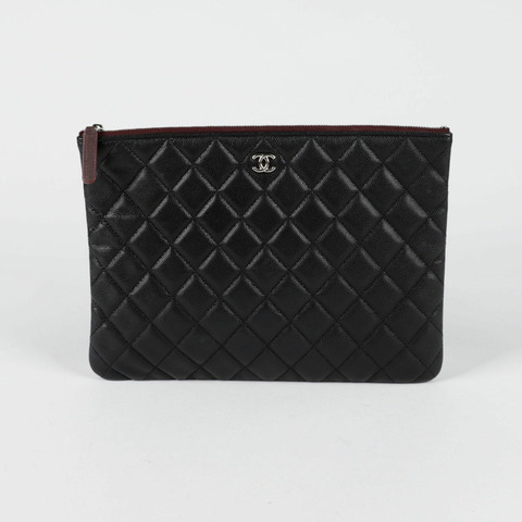 CHANEL 經典魚子醬新款中型手拿包 A82545