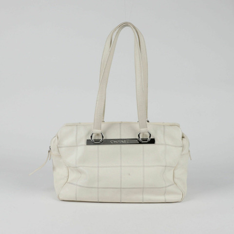 CHANEL Caviar Skin Choco Bar Stitch 保齡球手提包