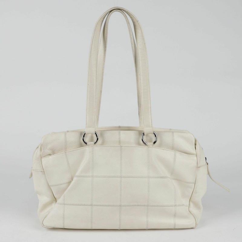 CHANEL Caviar Skin Choco Bar Stitch 保齡球手提包-3