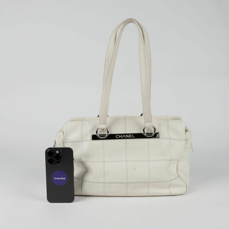 CHANEL Caviar Skin Choco Bar Stitch 保齡球手提包-10
