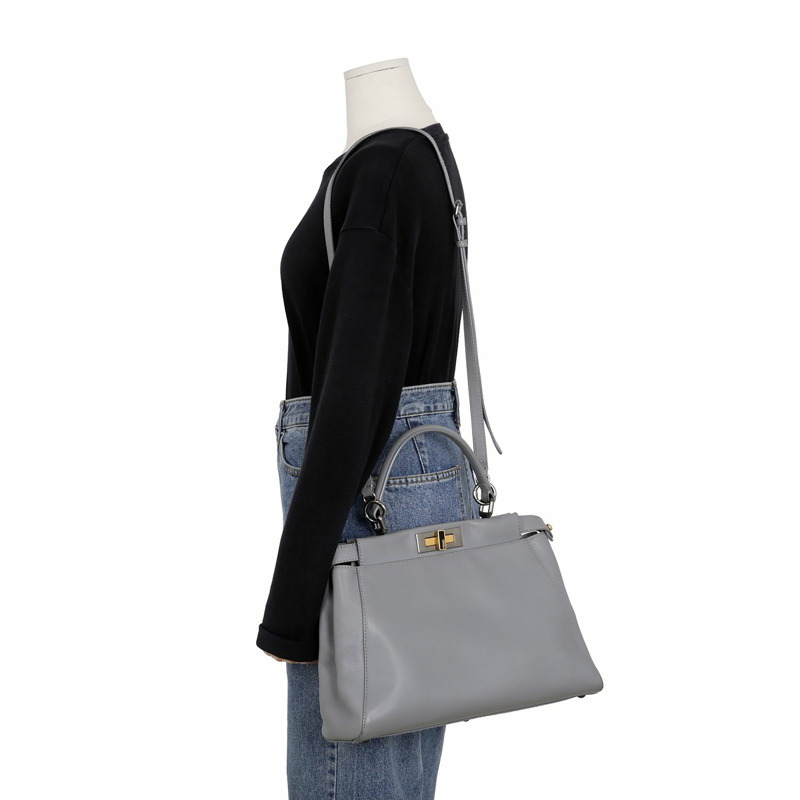 FENDI Peekaboo 中型托特單肩包-14