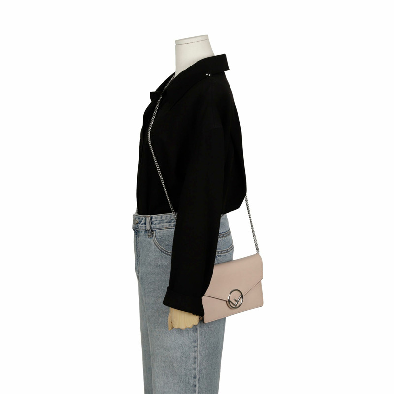 FENDI 8BS006 標誌鏈條斜背包-11