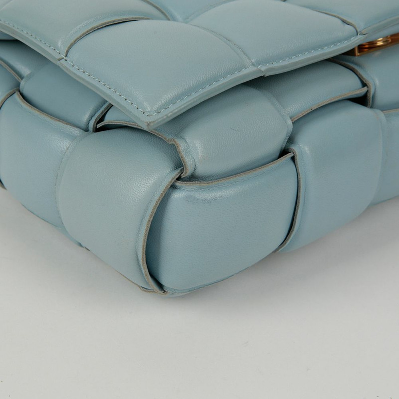 BOTTEGA VENETA 帶襯墊的卡式斜挎單肩包-6