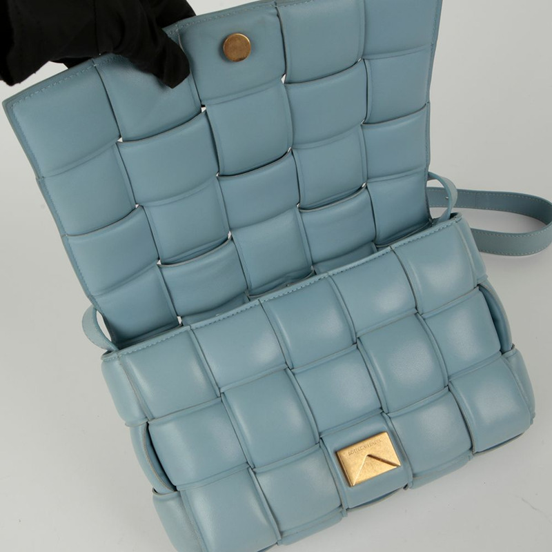 BOTTEGA VENETA 帶襯墊的卡式斜挎單肩包-8