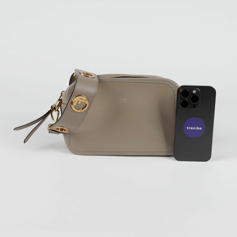 FENDI 相機肩斜背包-9