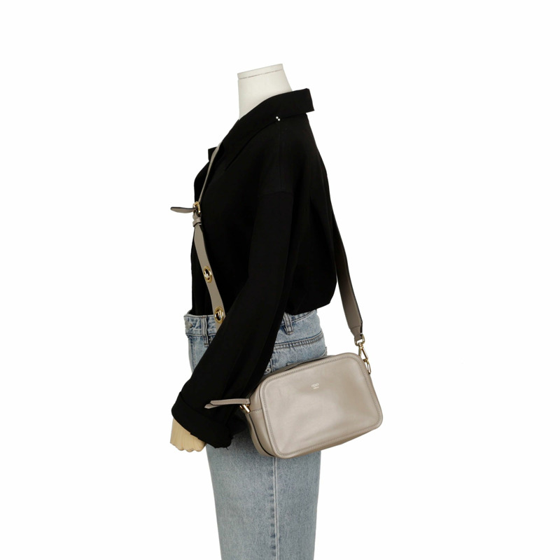 FENDI 相機肩斜背包-11