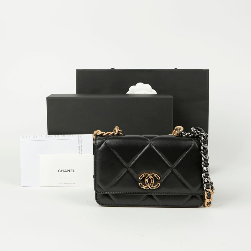 CHANEL 19 WOC 斜背包-0