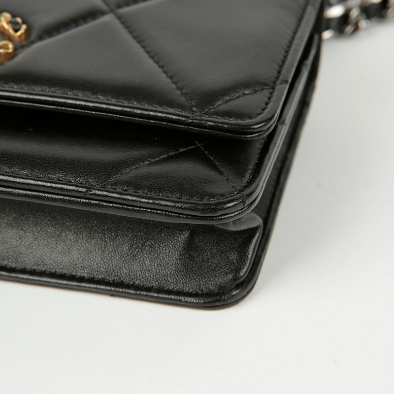 CHANEL 19 WOC 斜背包-7