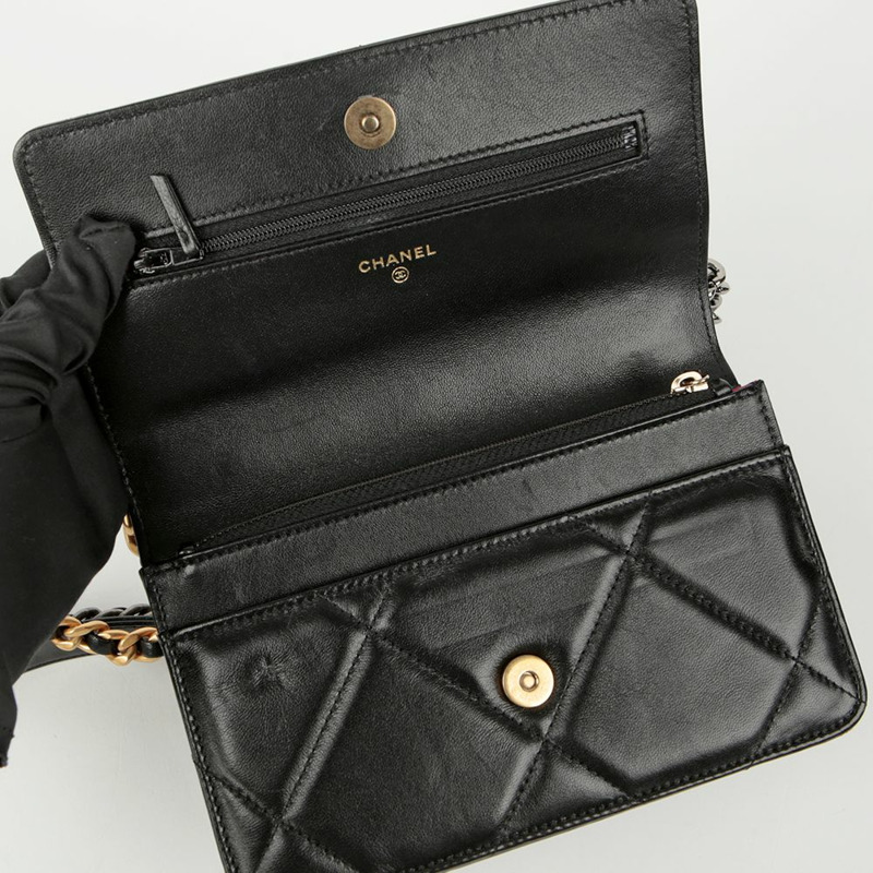 CHANEL 19 WOC 斜背包-10