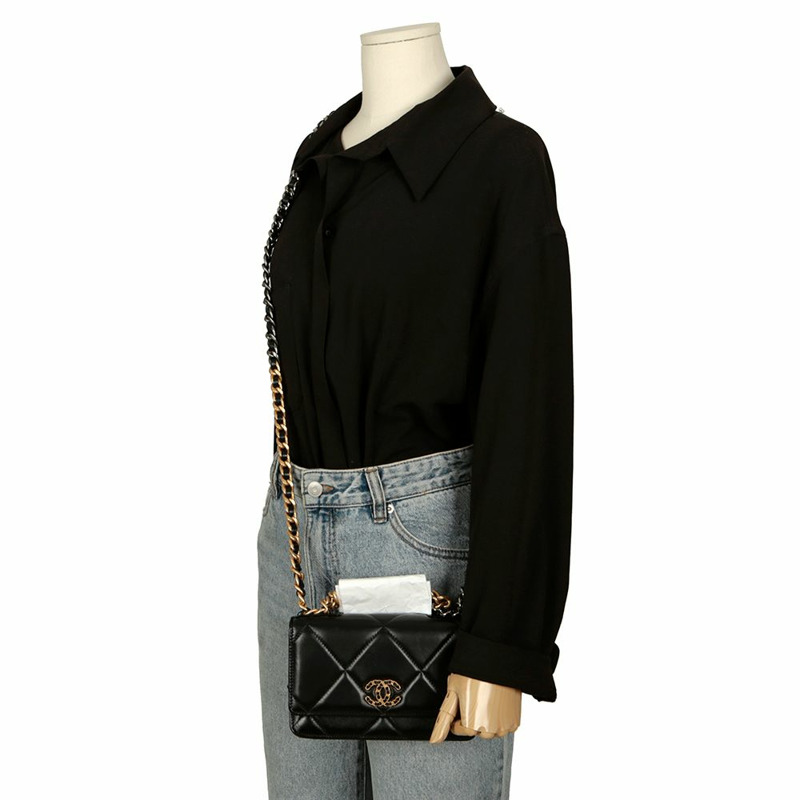 CHANEL 19 WOC 斜背包-12