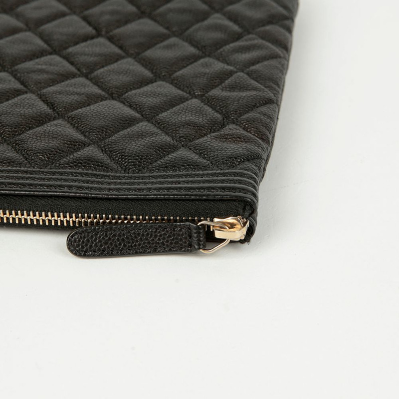 CHANEL Caviar Skin Boy 新款中型手包 A84406-6