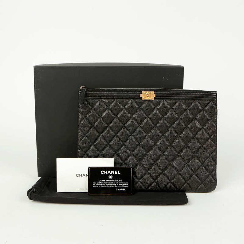 【包稅】CHANEL A84406 魚子醬皮 Boy 全新中型手拿包-0