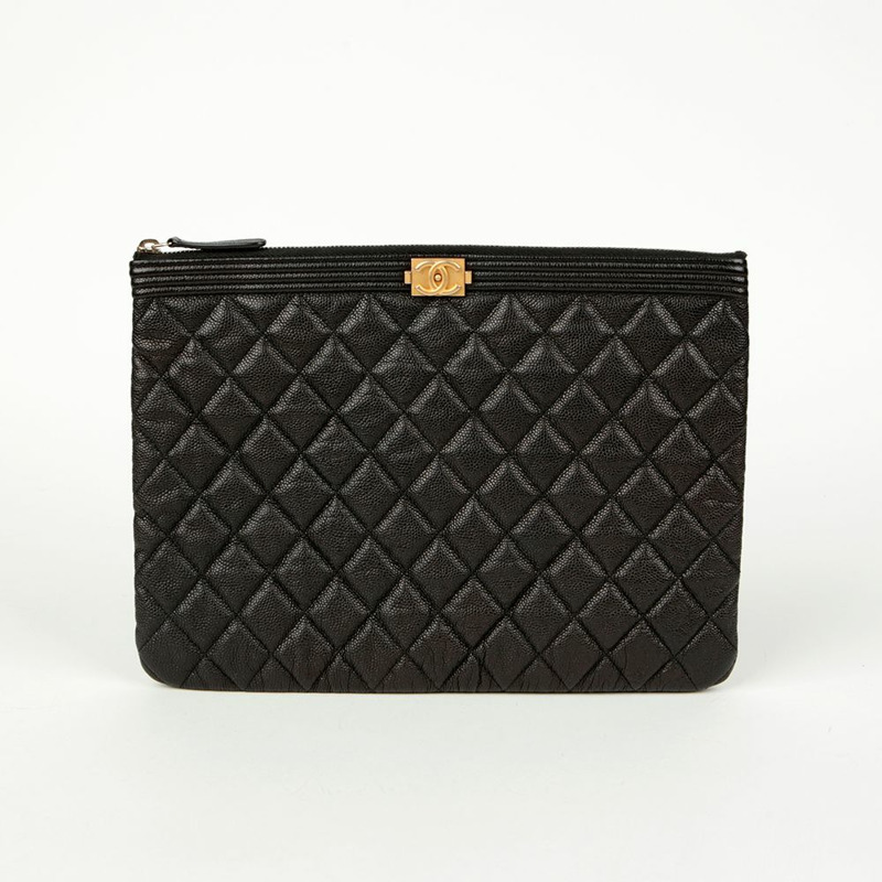 【包稅】CHANEL A84406 魚子醬皮 Boy 全新中型手拿包-1