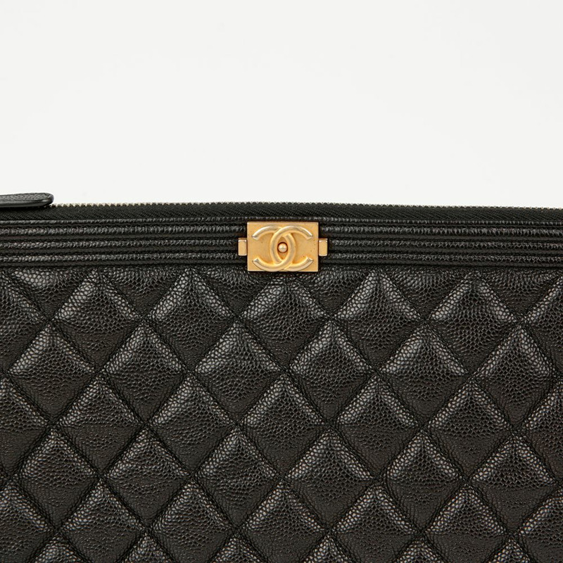 【包稅】CHANEL A84406 魚子醬皮 Boy 全新中型手拿包-2