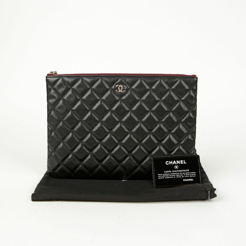 CHANEL Caviar Skin 經典新款中型手拿包 A82545