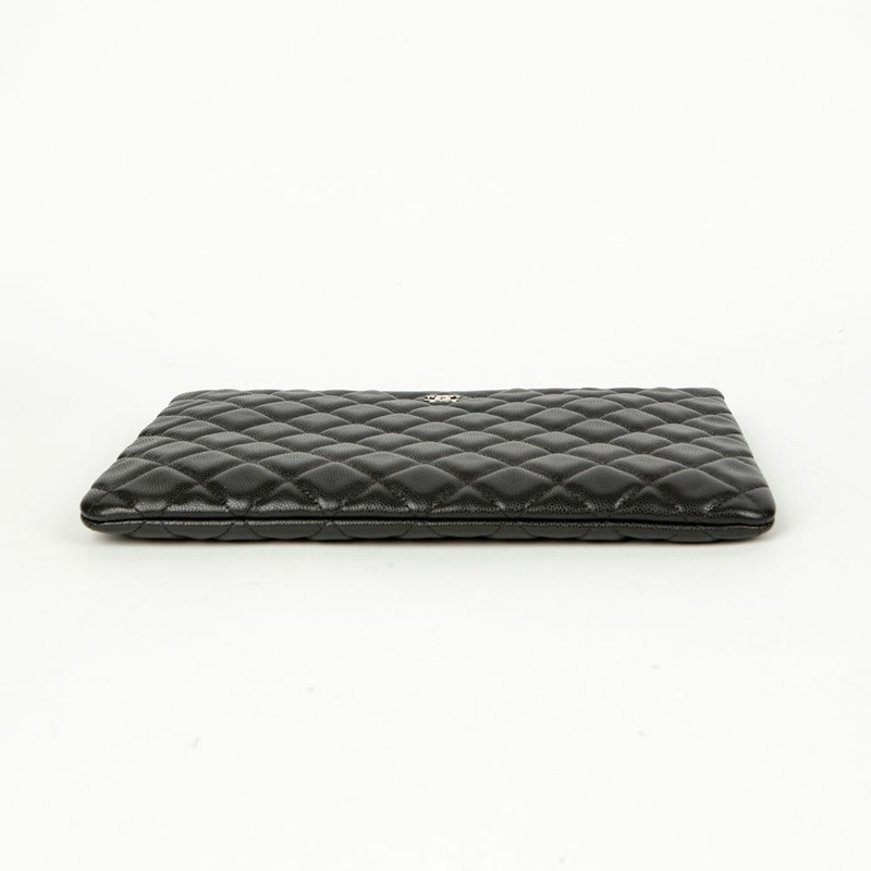 CHANEL Caviar Skin 經典新款中型手拿包 A82545-6