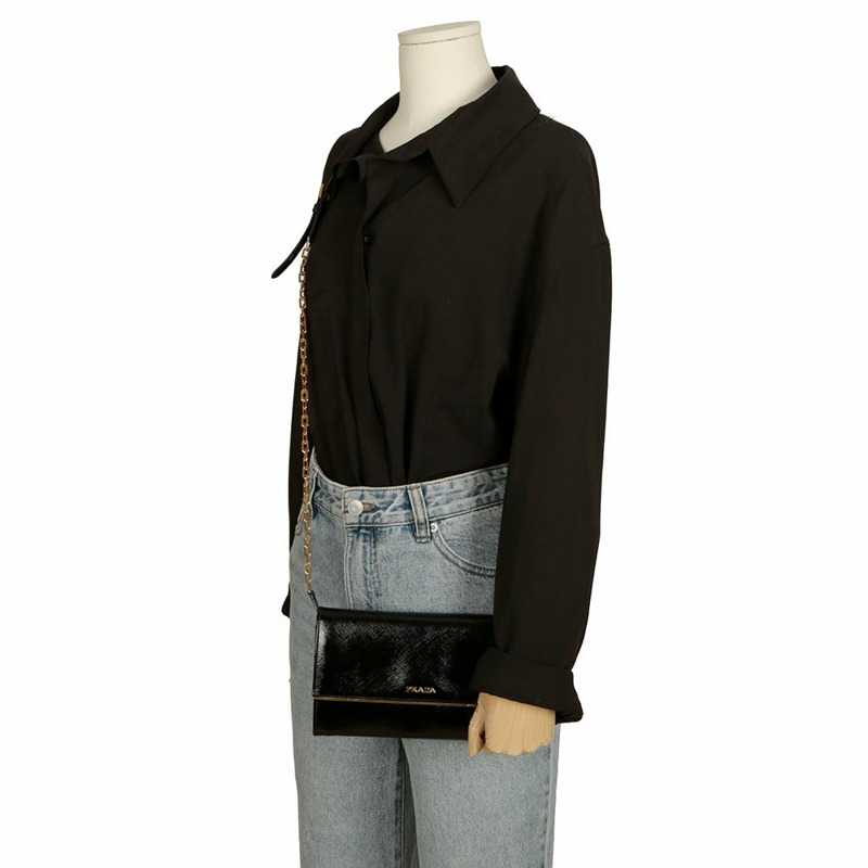 PRADA BT0920 鏈條長皮夾和斜背包-8