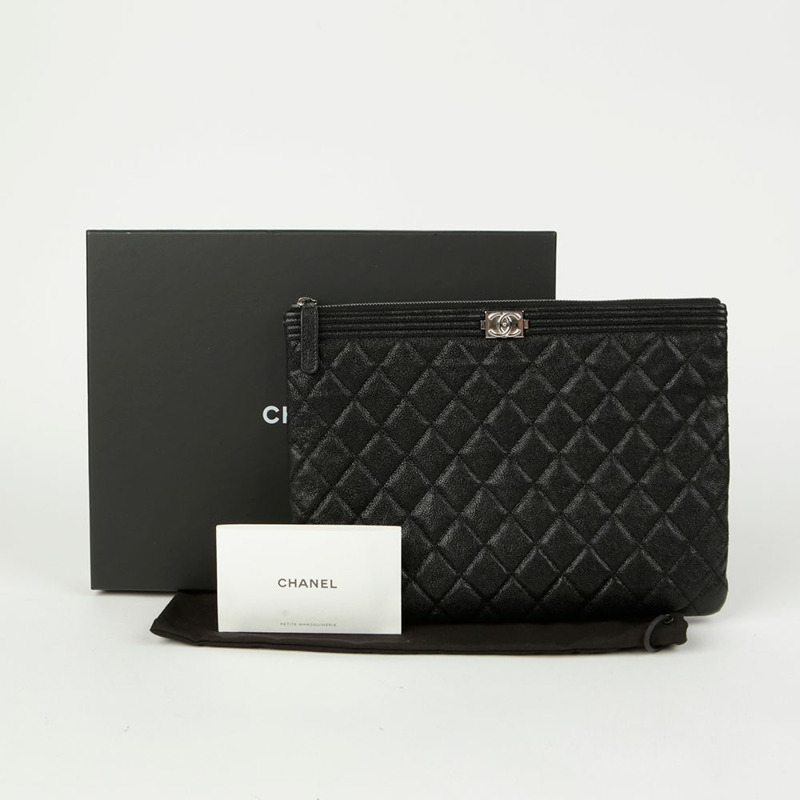 CHANEL Caviar Skin Boy 新款中型手包-0