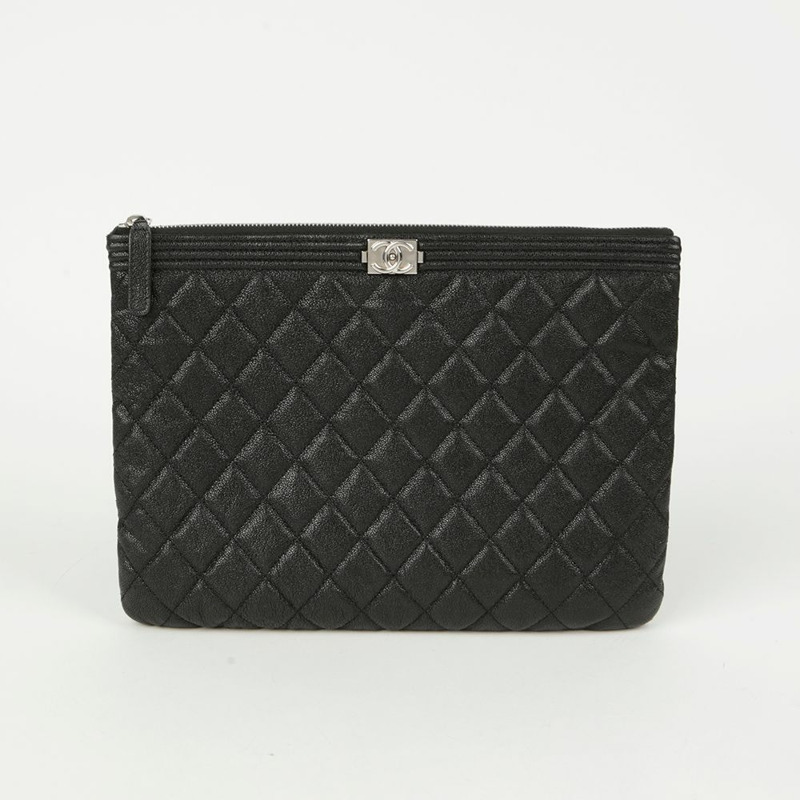 CHANEL Caviar Skin Boy 新款中型手包-1