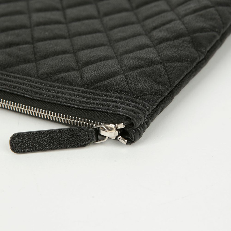 CHANEL Caviar Skin Boy 新款中型手包-8