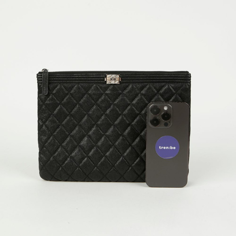 CHANEL Caviar Skin Boy 新款中型手包-10