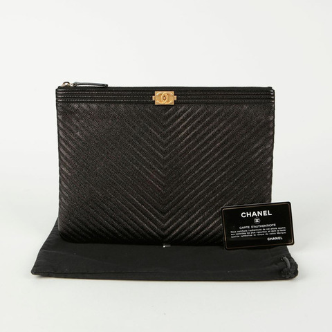 CHANEL Chevron Boy 新款中型手拿包
