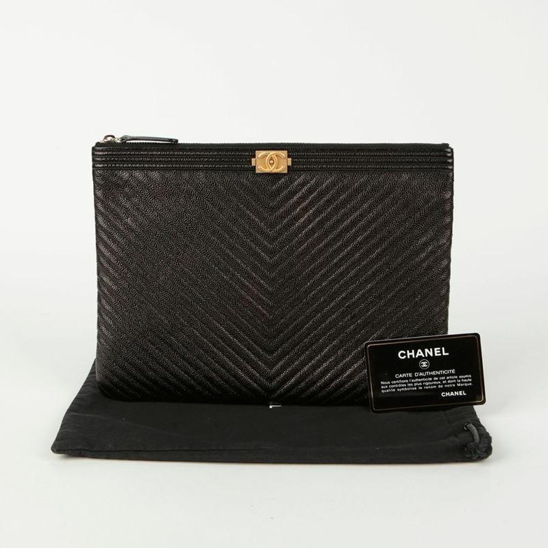 CHANEL Chevron Boy 新款中型手拿包-0