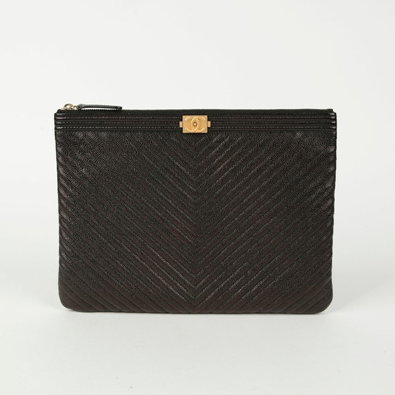 CHANEL Chevron Boy 新款中型手拿包-1