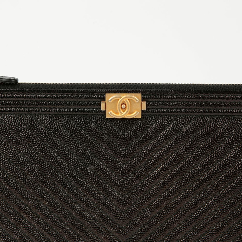 CHANEL Chevron Boy 新款中型手拿包-2
