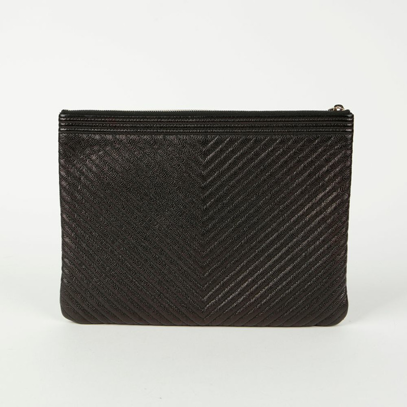 CHANEL Chevron Boy 新款中型手拿包-3