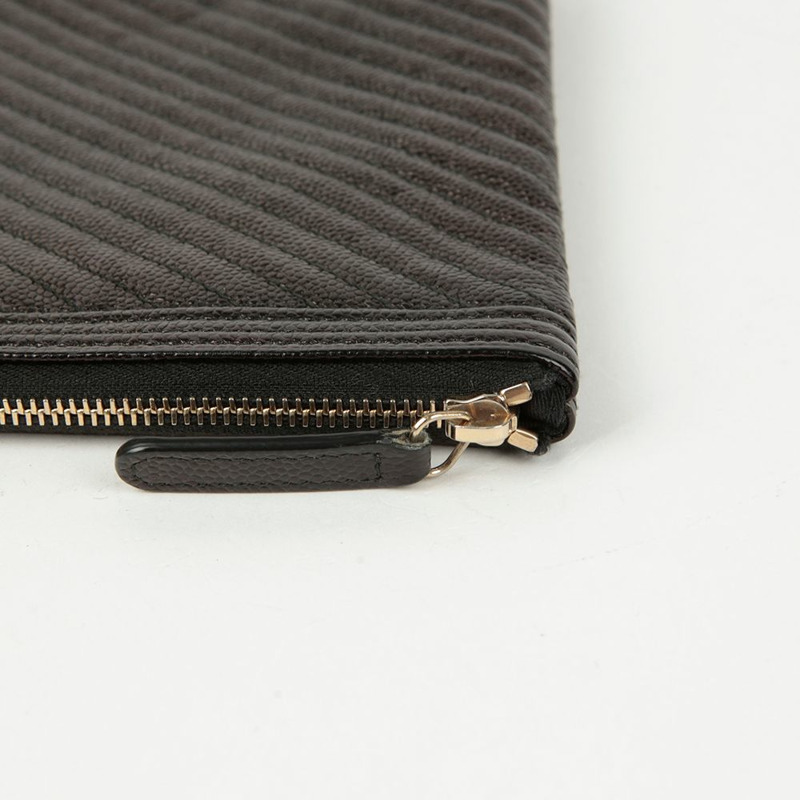 CHANEL Chevron Boy 新款中型手拿包-6