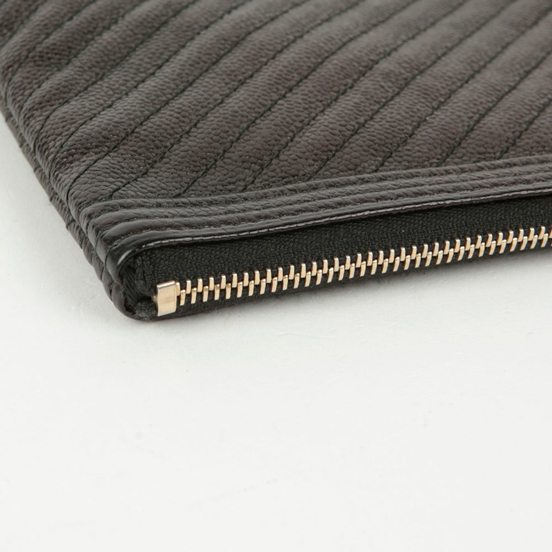 CHANEL Chevron Boy 新款中型手拿包-7