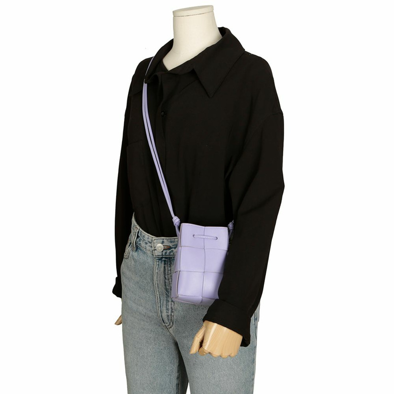 BOTTEGA VENETA Cassette 迷你肩斜背包-8