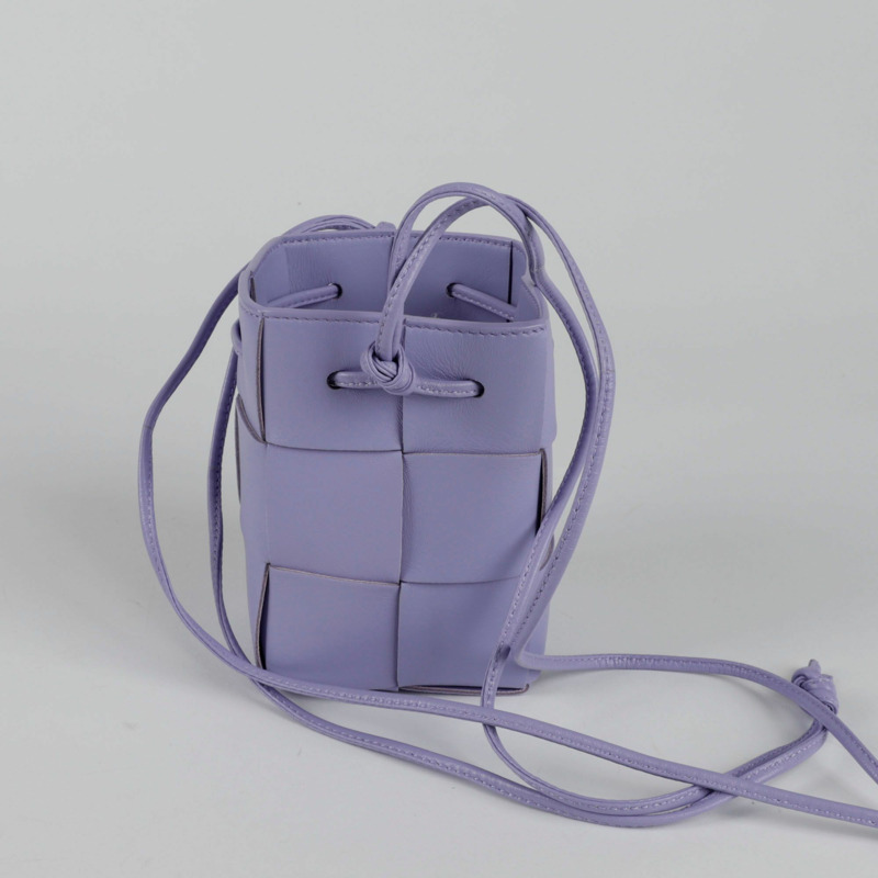 BOTTEGA VENETA 680217 Cassette 迷你肩斜背包-1