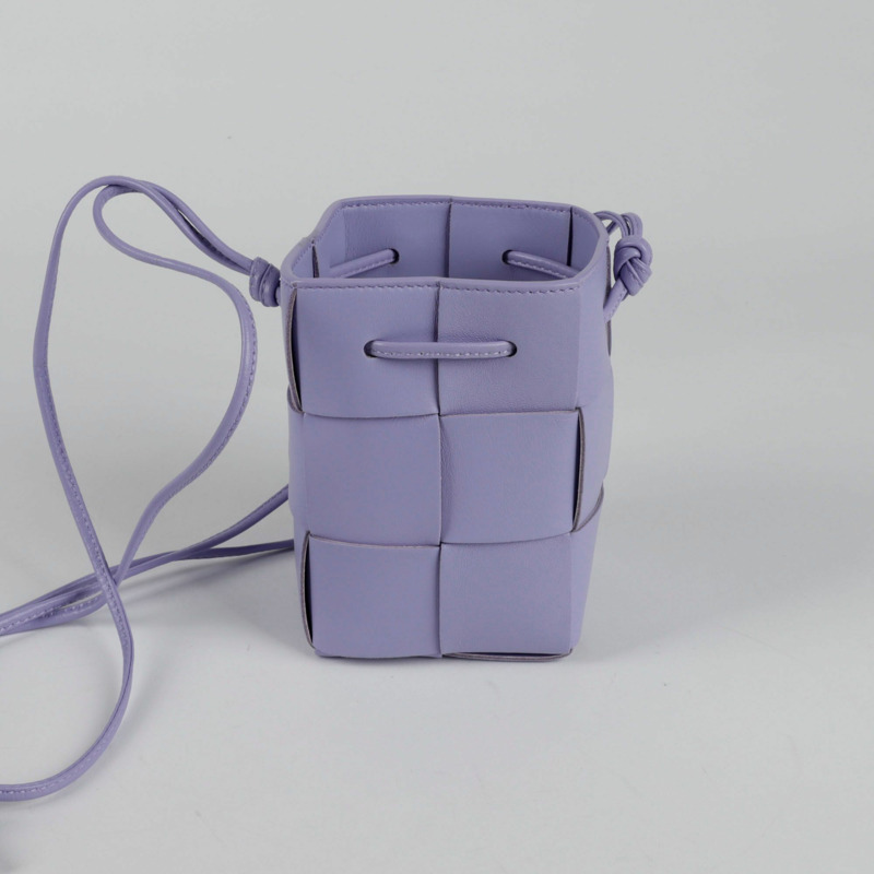 BOTTEGA VENETA 680217 Cassette 迷你肩斜背包-2