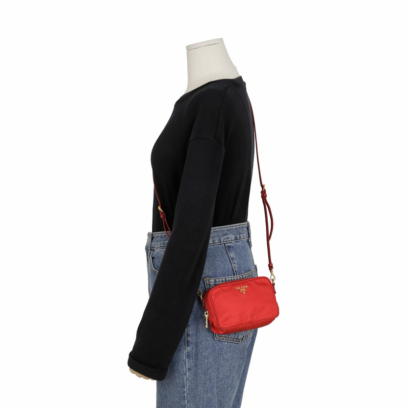 PRADA 尼龍迷你肩斜背包-12