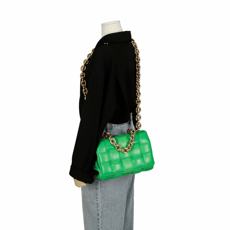 BOTTEGA VENETA 鏈條卡式肩斜背包-8