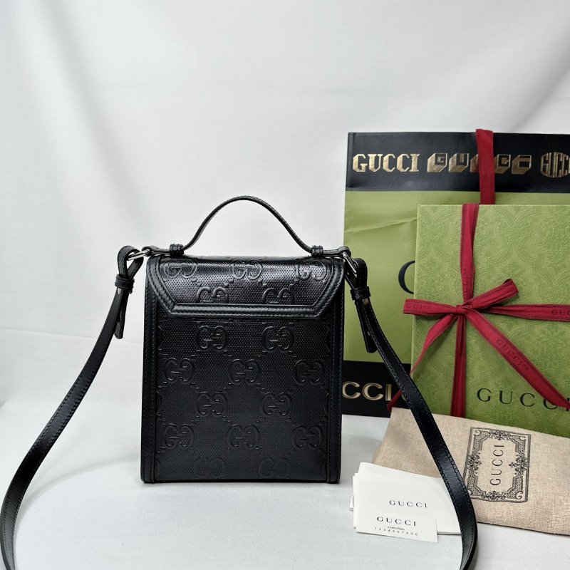 GUCCI 浮雕皮革郵差信封包-1