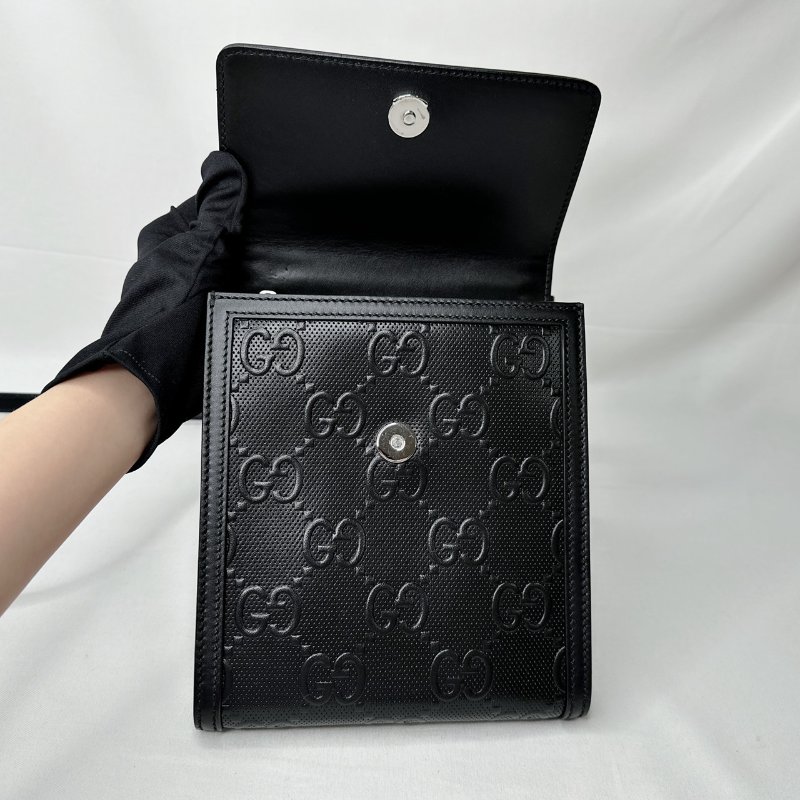 GUCCI 浮雕皮革郵差信封包-6