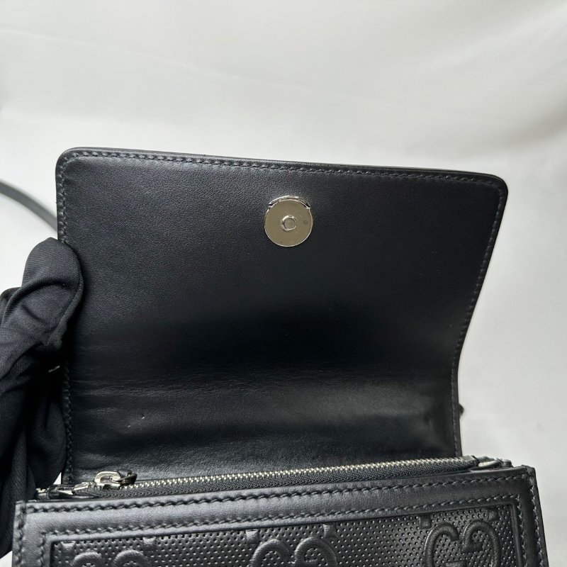 GUCCI 浮雕皮革郵差信封包-7