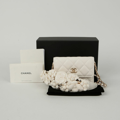 CHANEL 山茶花鏈皮夾斜背包