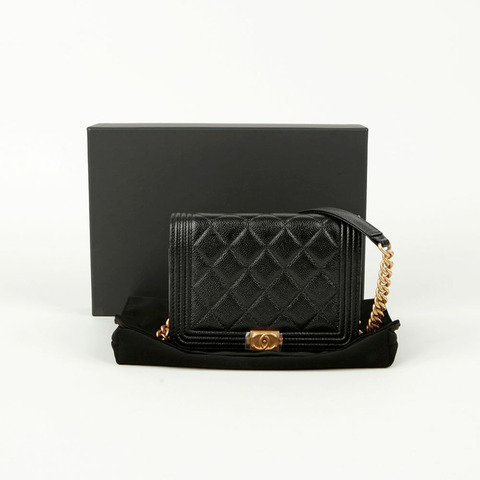 CHANEL Caviar Skin Boy 迷你 WOC 斜背包