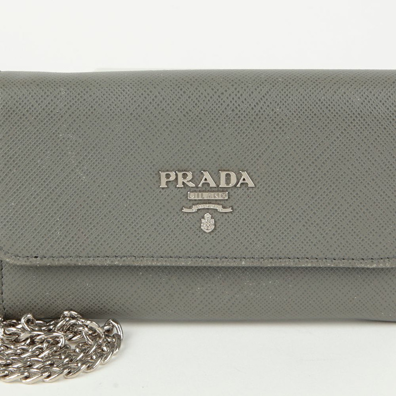 PRADA 金屬標誌鏈條卡包-2