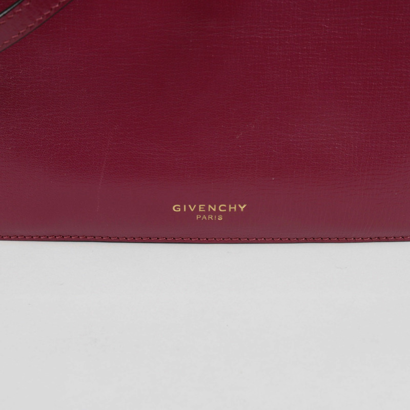 GIVENCHY Cross 3 肩斜背包-1
