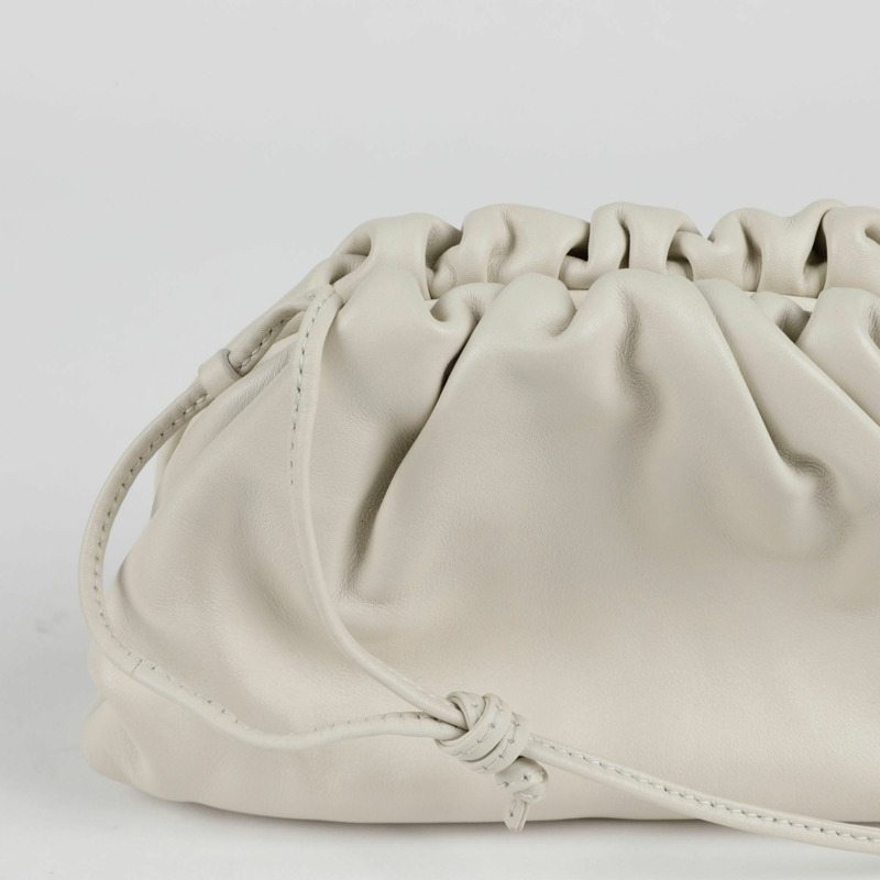 BOTTEGA VENETA 迷你餃子包斜背包-1