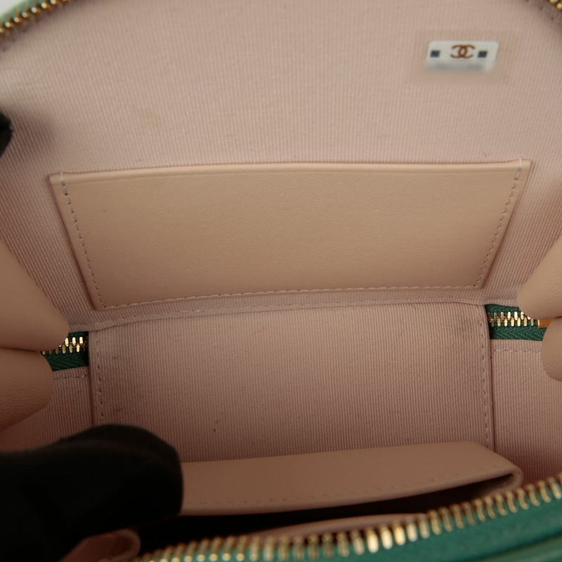 CHANEL 半月形斜背包-9
