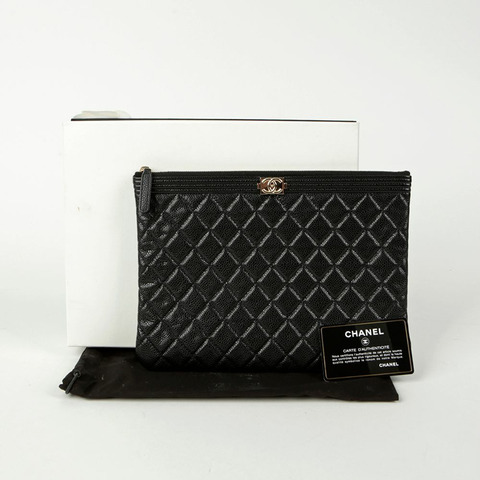 CHANEL Caviar Boy 新款中型手拿包