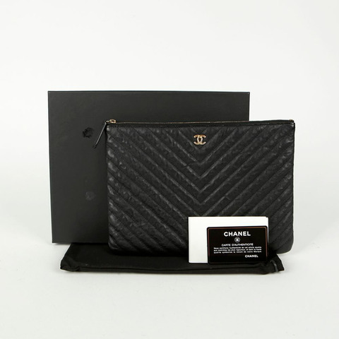 CHANEL Caviar Classic 新款中型手拿包 A82545