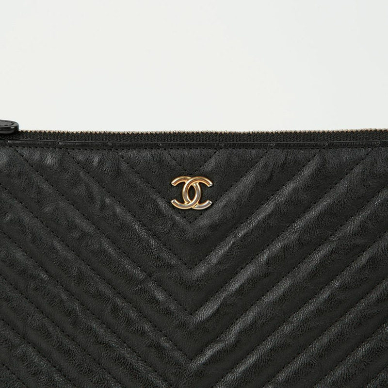 CHANEL Caviar Classic 新款中型手拿包 A82545-2